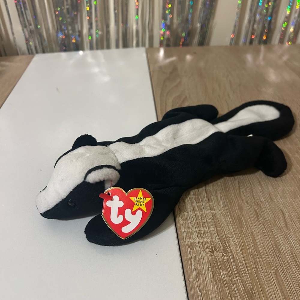 Ty Beanie Baby - Stinky - 5th Generation - GREAT CONDITION